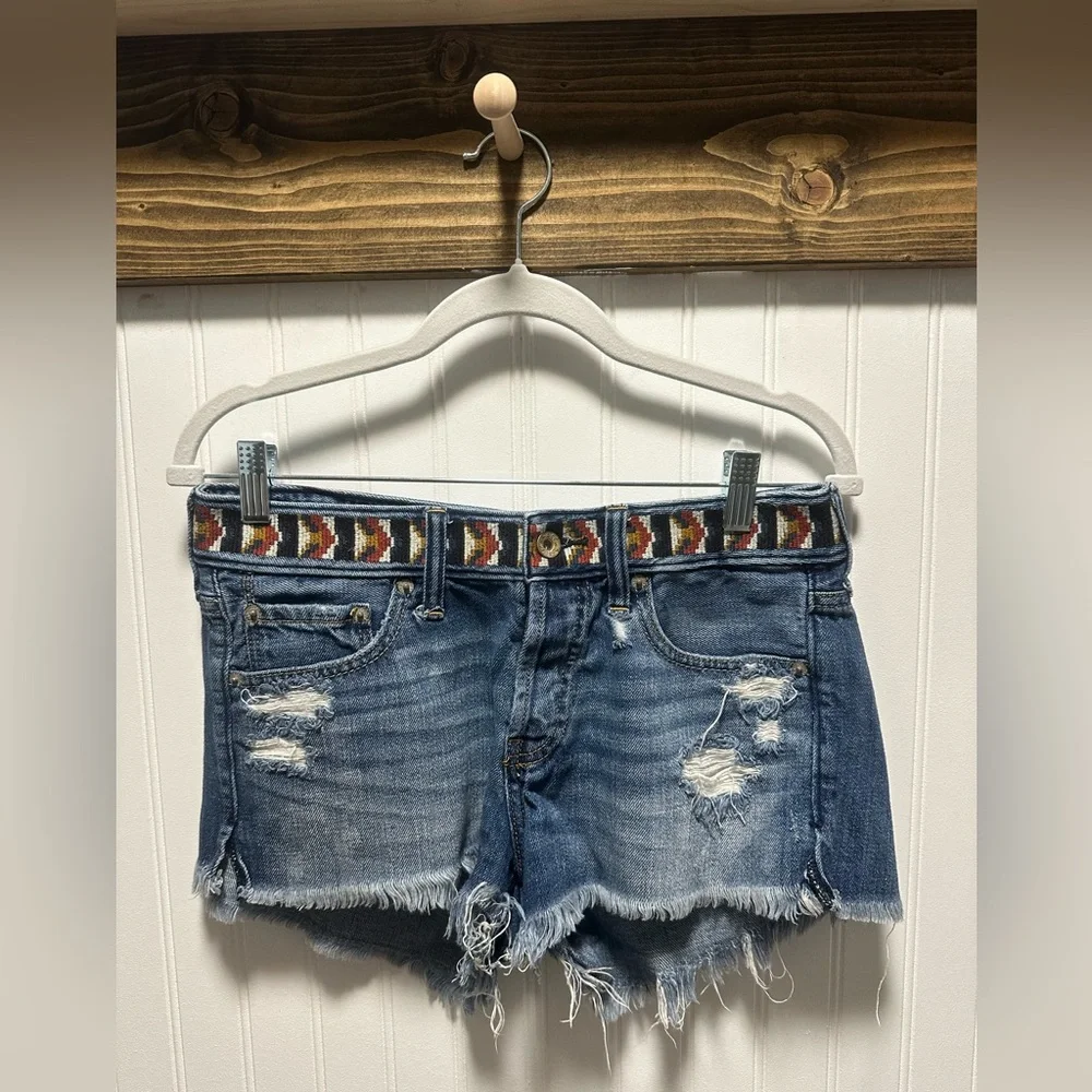 Abercrombie & Fitch Tribal Belt Band Distressed Embroidered Shorts Sz 27